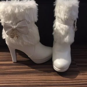 Women’s winter fashion boot